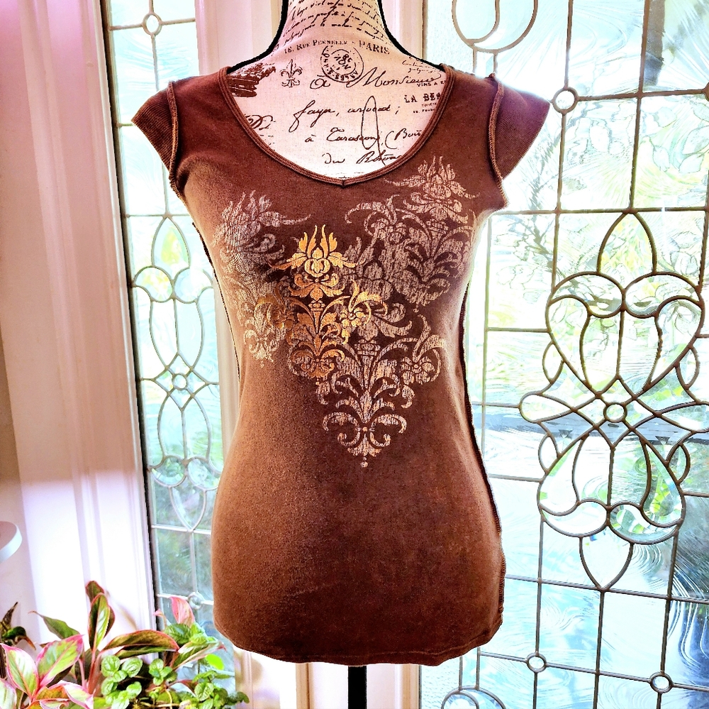 One World Cap sleeve, V-neck t-shirt with metallic print, juniors L/ misses S
